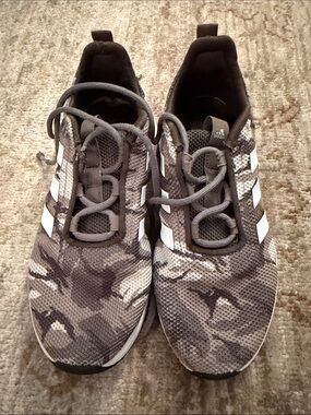Adidas Cloudfoam Sneakers Boy Size  2 1/2